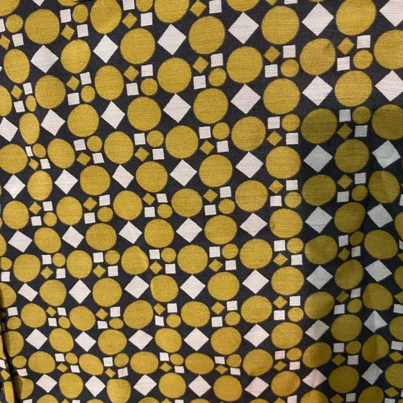 Women’s lightweight button down top with geometric pattern size medium - Picture 6 of 7